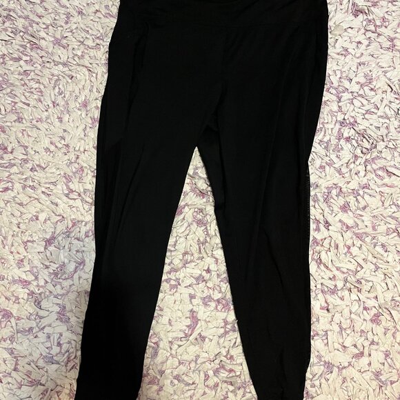 Livi Active 18/20 Workout Gear High Waisted Black Leggings W/ Pockets Like NEW - Picture 9 of 10